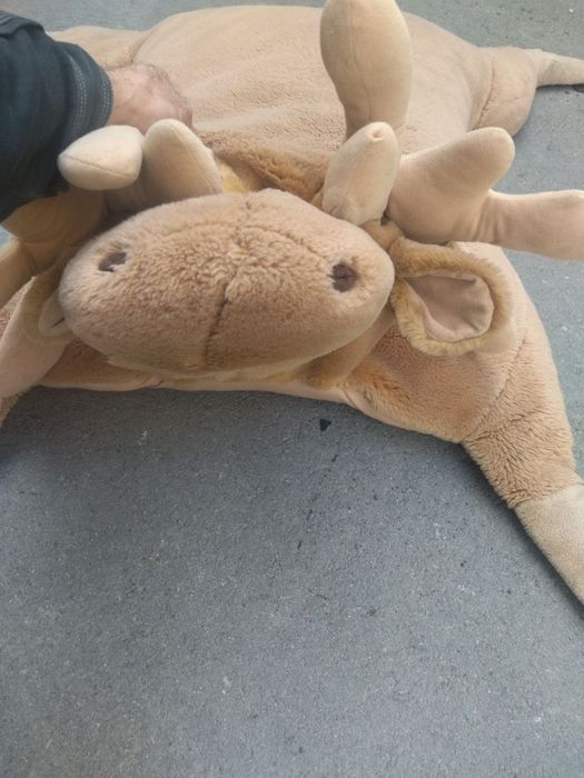 Плюшен елен, детси килим