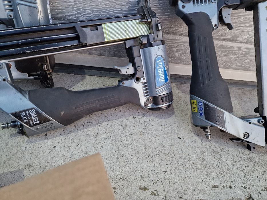 Capsator Pneumatic cu coroană lată INDUSTRIAL Bostitch BCS2 de 38 mm (