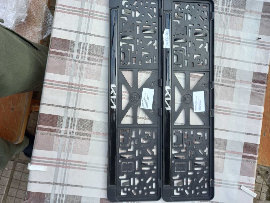 Стойки за регистрационен номер KIA