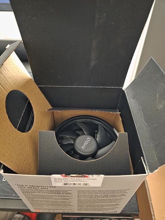 Ryzen 7 5700 box si placa de baza