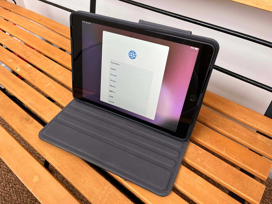 iPad 9 A2604, 64 GB, Logitech Combo Touch, Apple Pencil, Targus Case