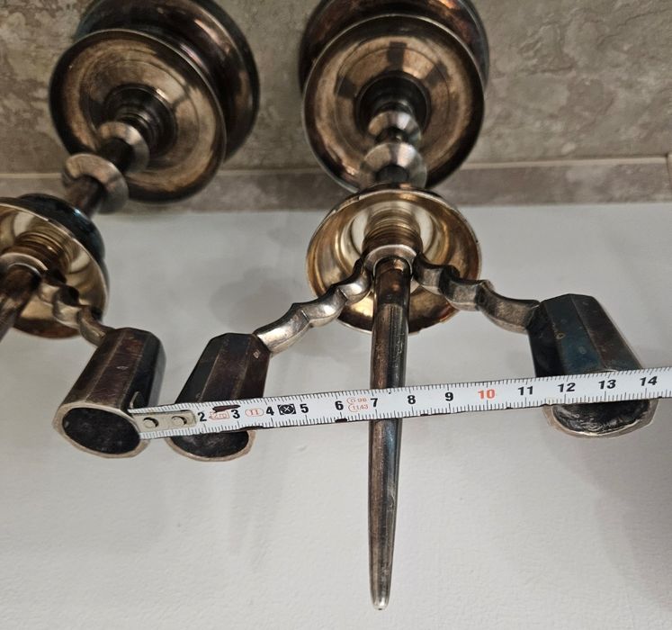 Чифт посребрени свещници от 19-ти век.