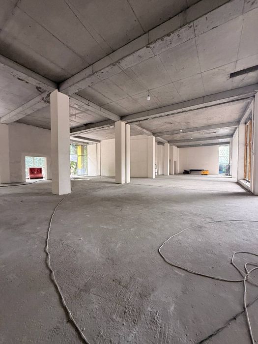 Сдаётся коммерческое помещение 1.500 м² на улице Шота Руставели
