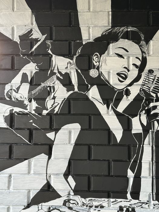 Художественная роспись на стене