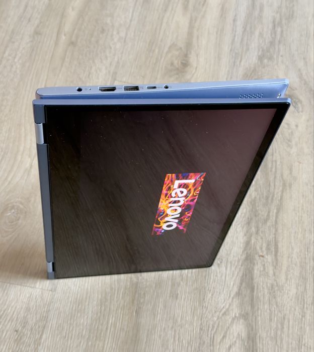 Vând laptop Lenovo Yoga 530-14IKB, model 81EK, laptop 2 în 1 cu ecran tactil și balamale rabatabile la 360°