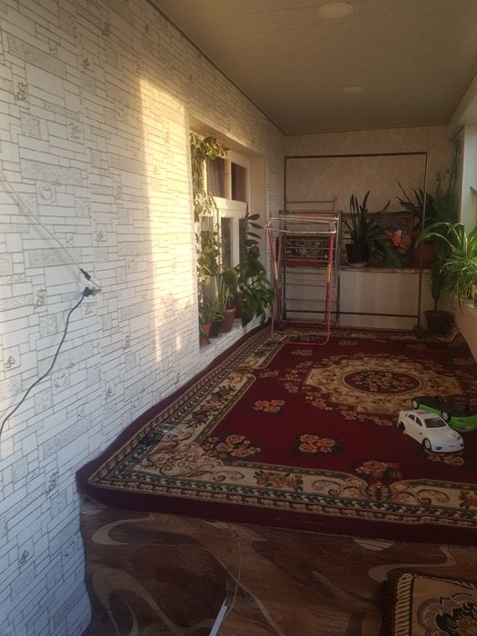 4 холалг квартира сотилади 9 этажлие 8 этаж