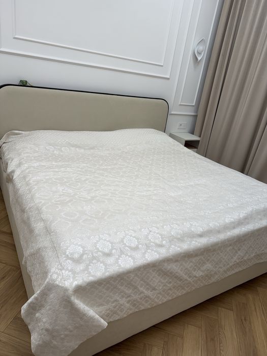 Продам покрывало айвори