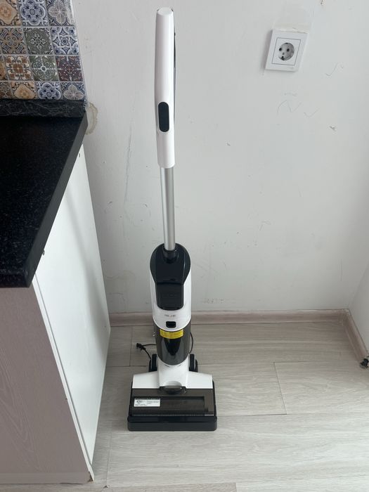 Пылесос и полы тоже моет  IEJE