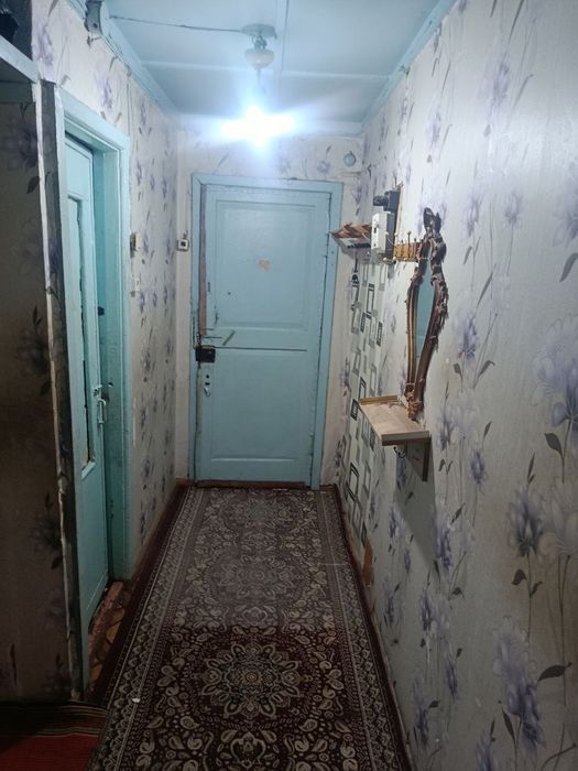 Продаётся кв В Янгихает,Спутник-15 1/1/2 с Газом.Не дорого (31 000&)