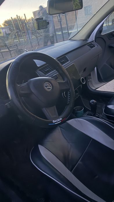 Продам машину Skoda Rapid