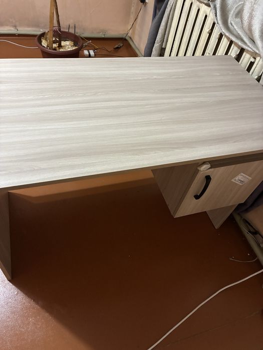 Диван, стол, тумбочка