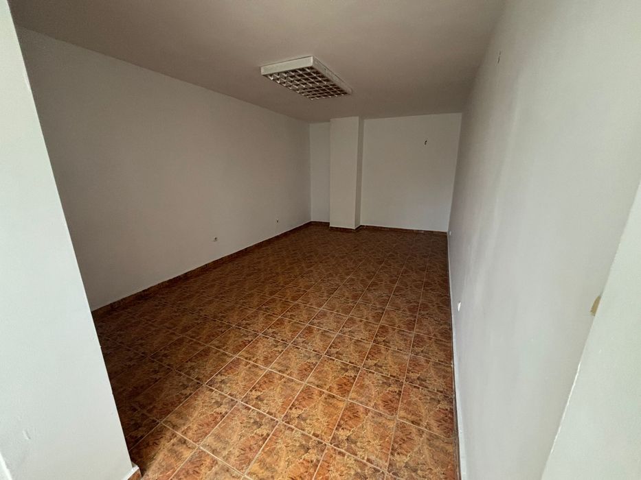 Vand doua garsoniere unite , spatii comerciale