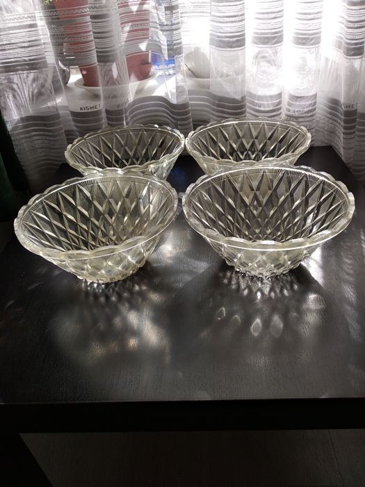 Вазы,тарелки, тёрки,сушилка.