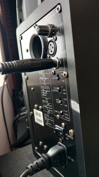 Yamaha HS 50 - Студийни