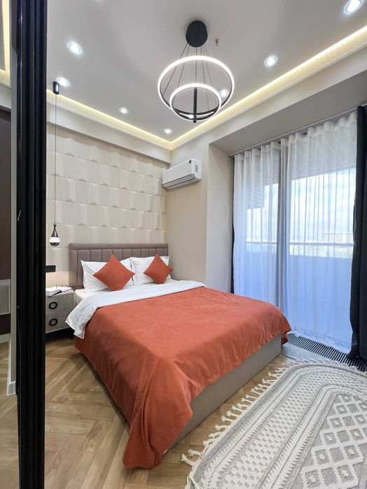 Дизайнерская студия с продуманным интерьером с видом на Ташкент сити