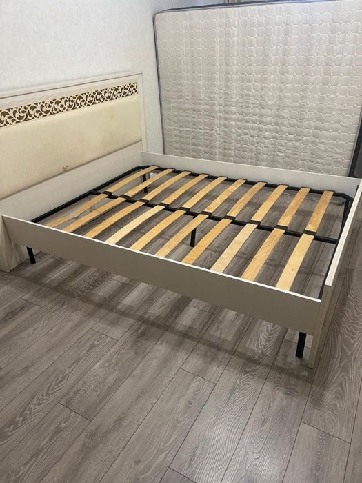 Спальный гарнитур за 270000