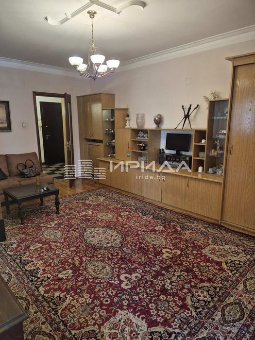 Просторен апартамент в кв. Яворов