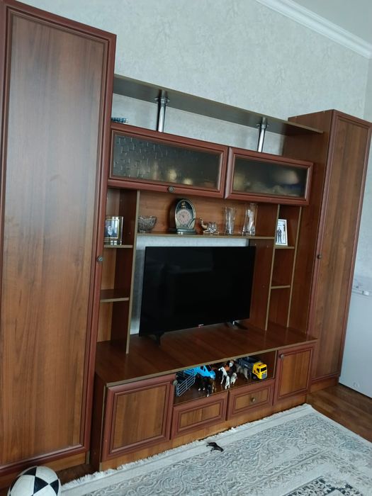 Продаю строчно стенку