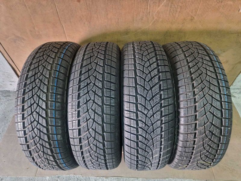 4 Goodyear R17 215/65
зимни гуми 
DOT4519