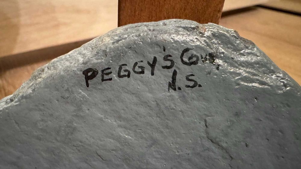 Стара рисувана картина върху камък–Подписана.