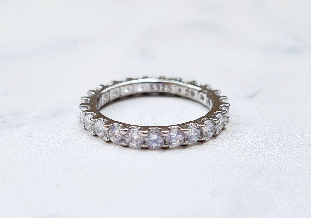 Сребърен дамски пръстен с кристали