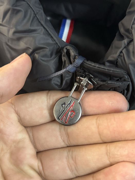 Monc*er елек черен