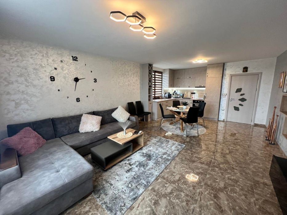 Продава се Двустаен апартамент в Казанлък - 80 кв.м за 1530 €/кв.м - Снимка #1