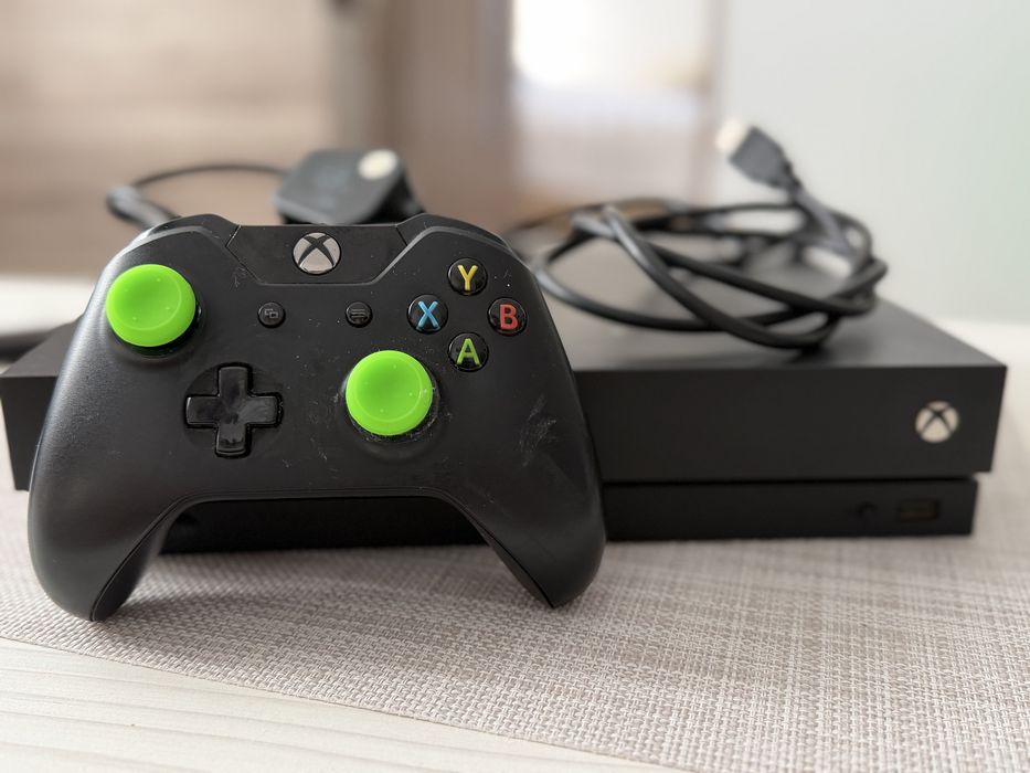 Xbox one X 1TB+ Controller