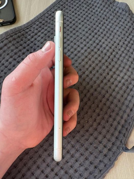 Продам Iphone XR