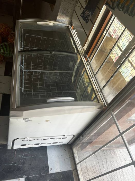 Vitrena xaladilnik Va marazilnik