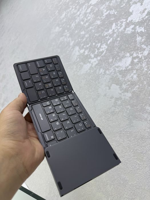 Green lion Bluetooth Keyboard