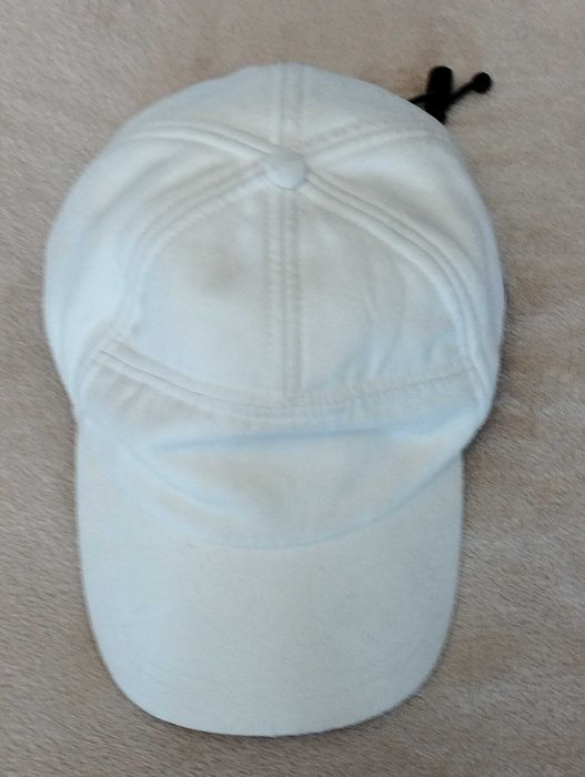 Яке Rav 4.Топли шапки по 10 лв за брой.