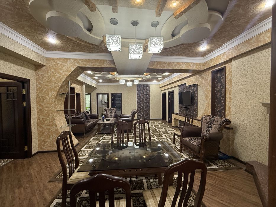 Продается 4х квартира заходи живи в Центре города ( на против УВД)