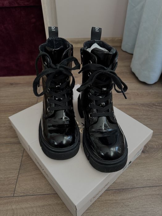 Лакирани ботушки за момиче