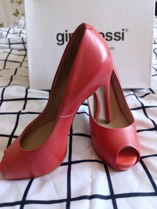 Елегантни обувки Gino Rossi