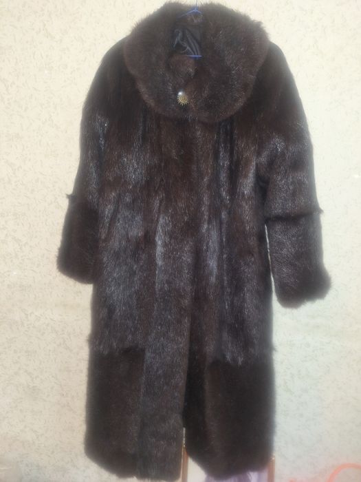 Продаю верхнюю одежду женскую