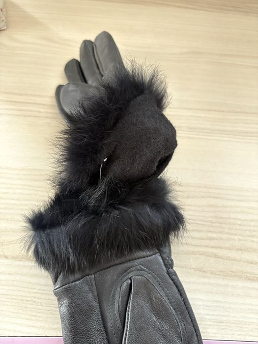 Чисто нови кожени ръкавици