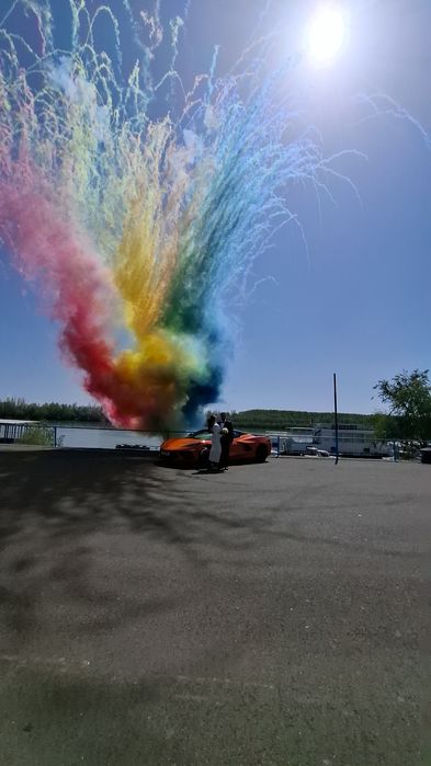 Jocuri de artificii exterioare de seara și zi.