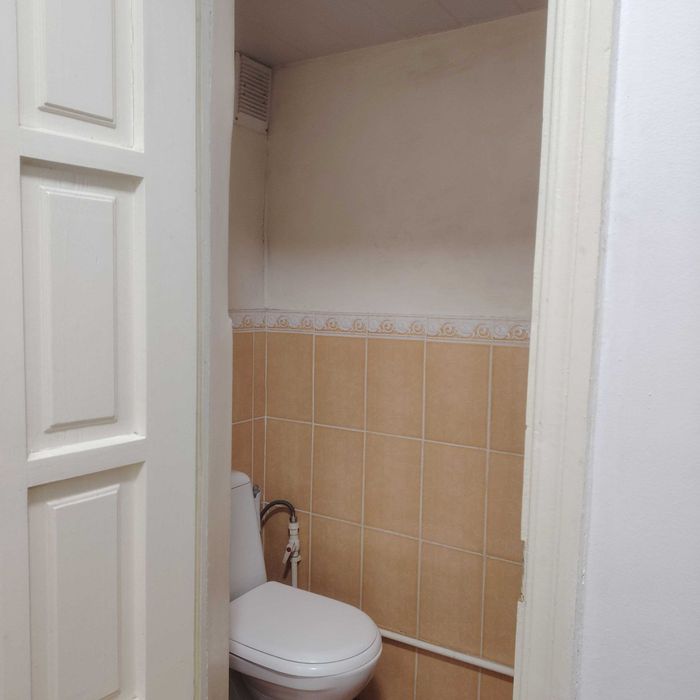 Нежилой 210м2 4/1/12 сотилади