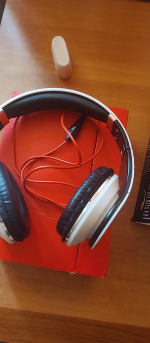 By dr dre, în cutia originala