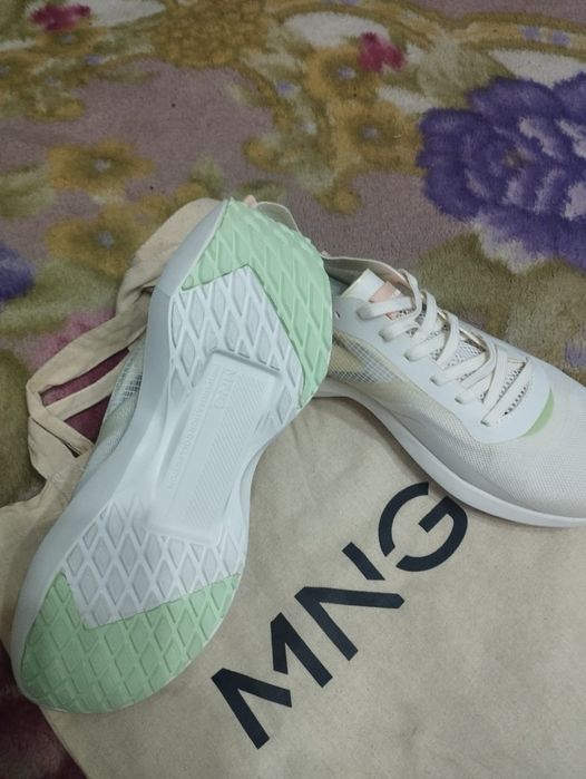 Кроссовки женские брендовые MANGO.