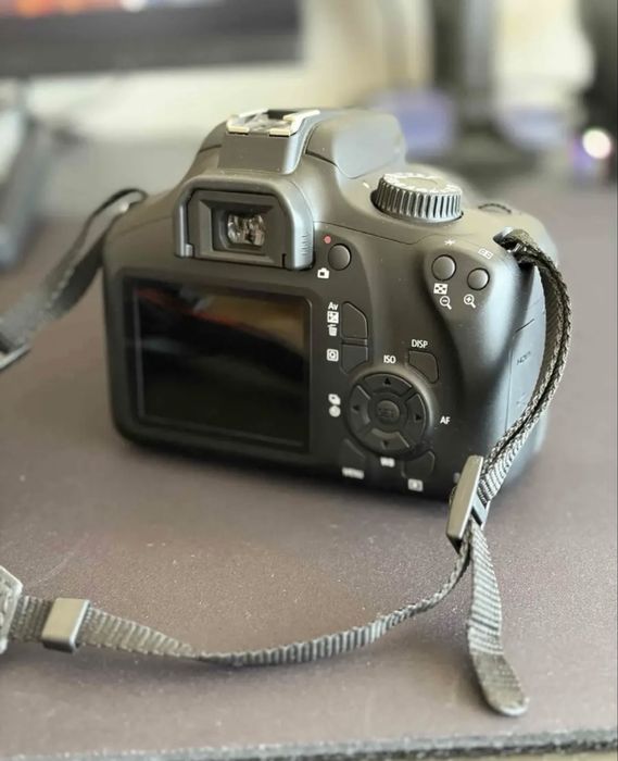 Продам фотоаппарат CanonEOS4000