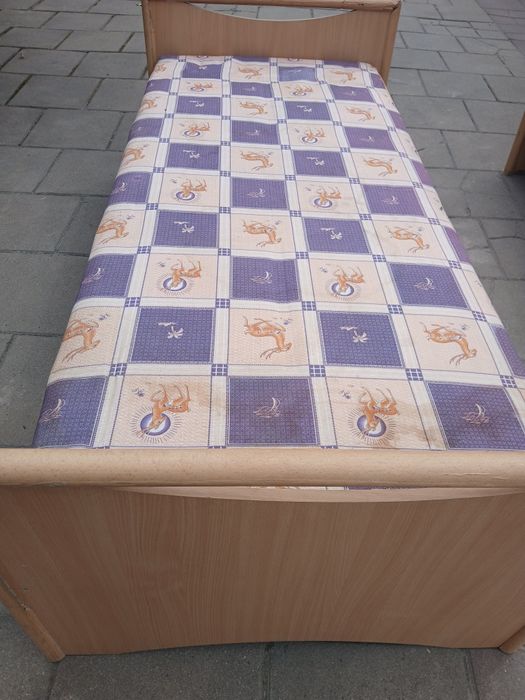 Продам 2 кровати,2детские кровати