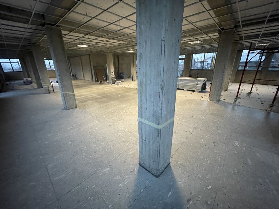 Spatii comerciale cu parcare privata