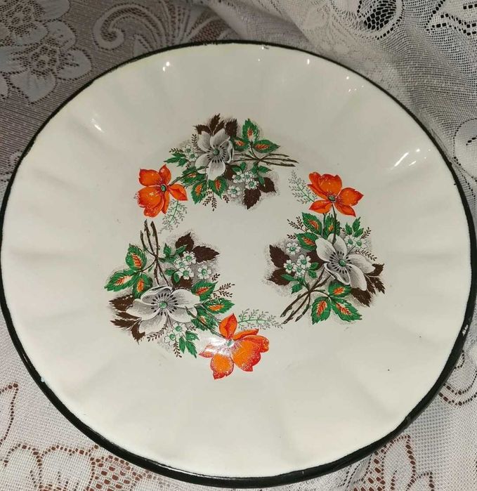 Эмалированное большое блюдо