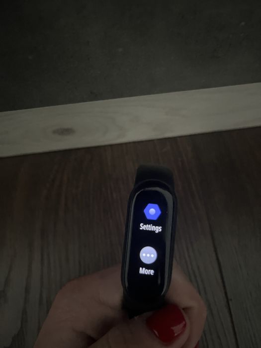 Фитнес гривна Xiaomi Mi Smart Band 6, запазен, като нов