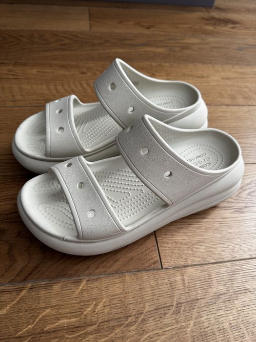 Crocs бежевые щлепанцы на платформе р-р 37 W7 б/у