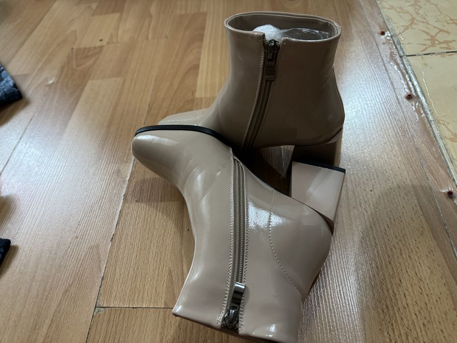 Продам беж сапоги новая