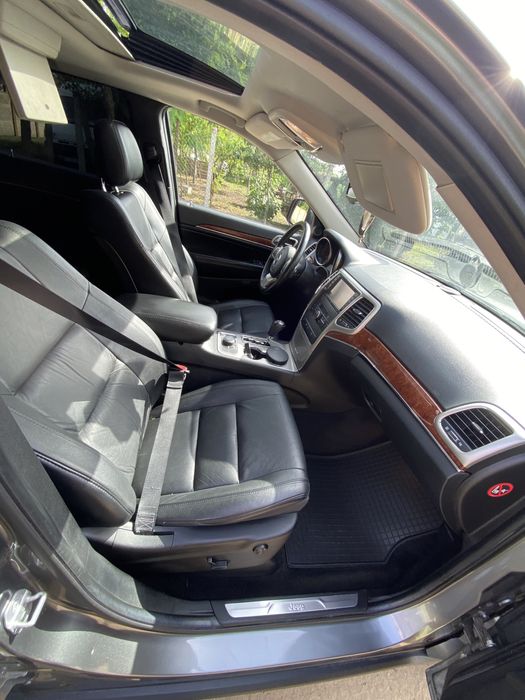 Vand sau schimb Jeep grand cherokee