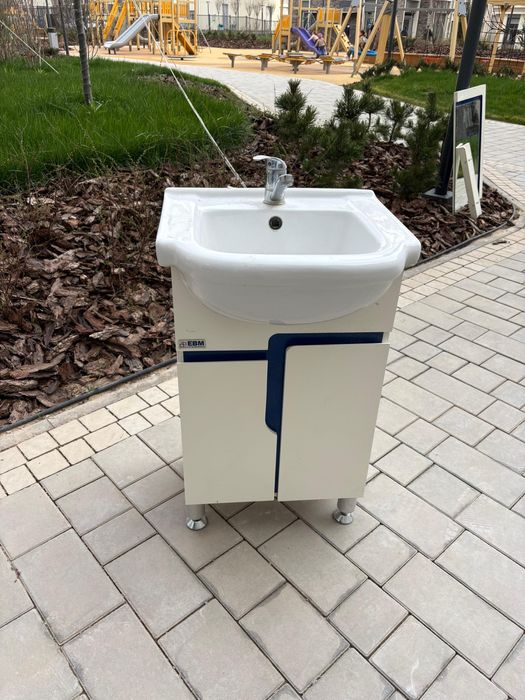 Литой унитаз и раковина продам